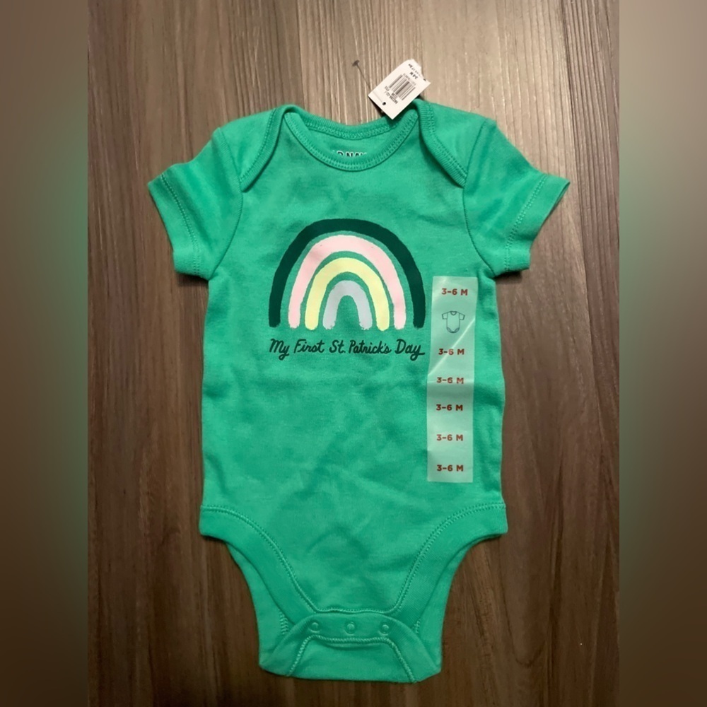 Old Navy Green Bodysuit with Rainbow Design 1st St. Patrick’s Day 3-6M -NWT